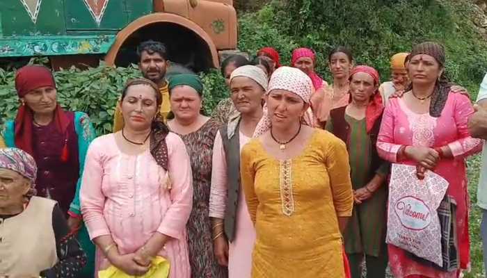 महिलाओं का हल्ला बोल