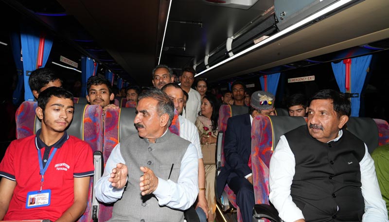 24 वोल्वो बसों को
