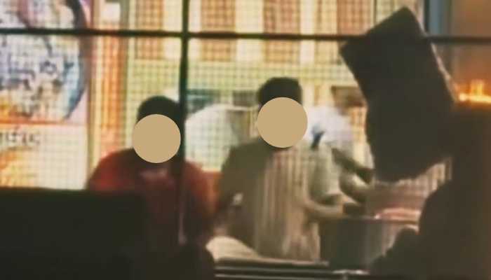 रोटियों में थूकने का वीडियो वायरल