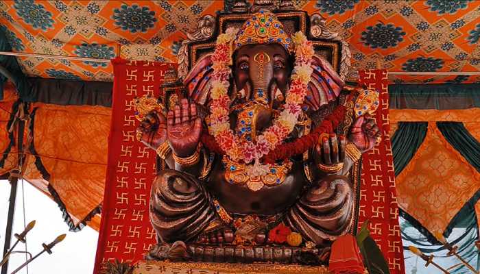 हिंदू आश्रम में स्थापित हुए गणपति महाराज