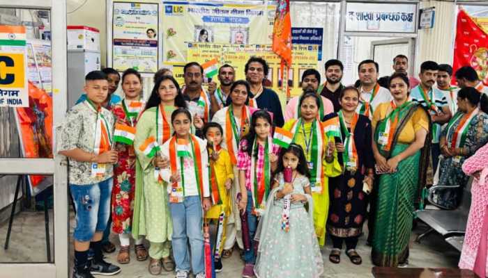 एलआईसी शाखा में स्वतंत्रता दिवस