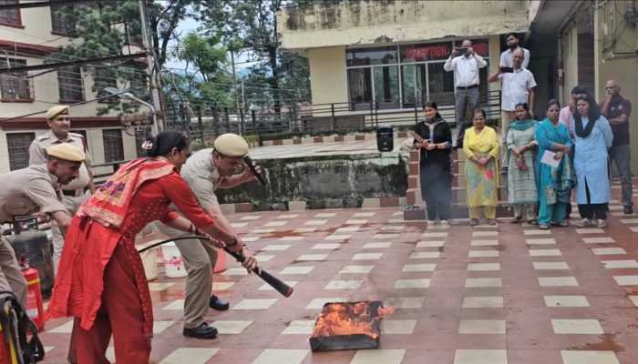 डेमोंसट्रेशन से दी जानकारी