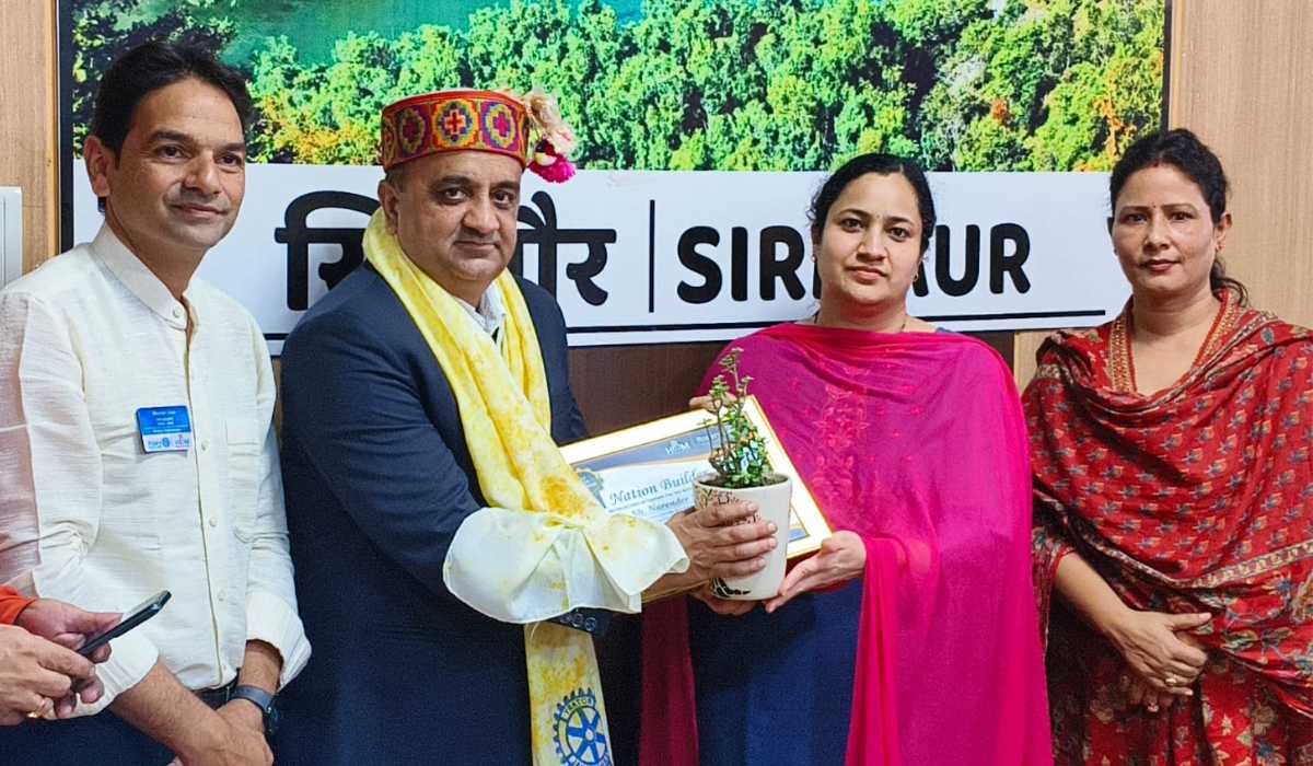 शिक्षकों को किया सम्मानित