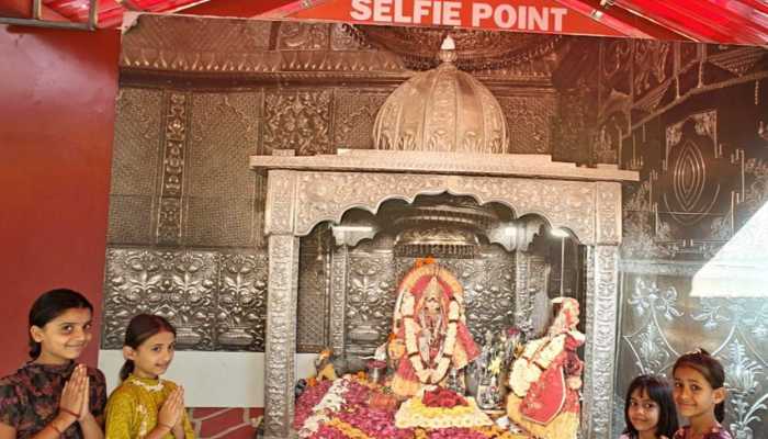 सेल्फी पॉइंट