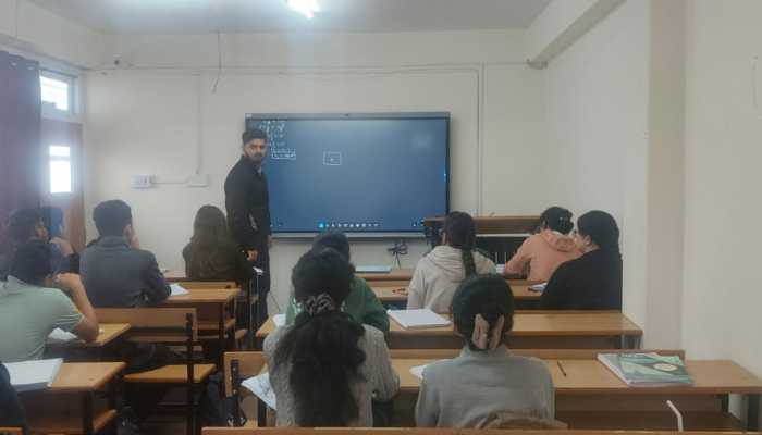 पकड़ा गया कोचिंग सेंटर